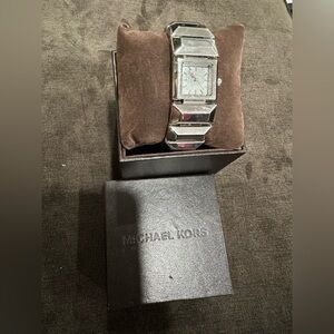 Michael Kors WOMEN’S ELEGANT SILVER-WATCH MK3164